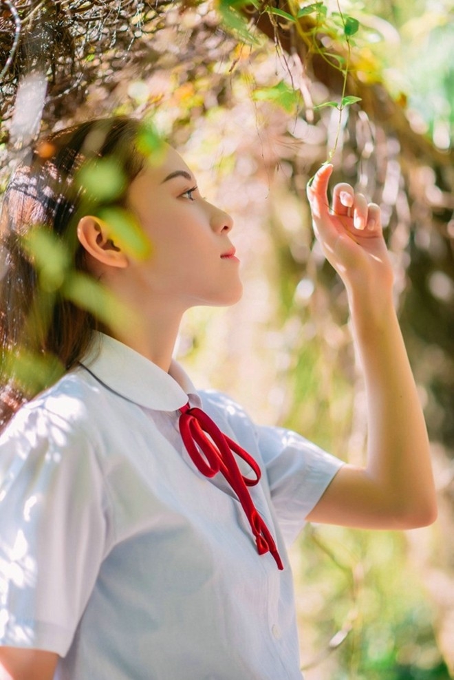 阳光学生制服美眉户外校园气息唯美气质写真图片