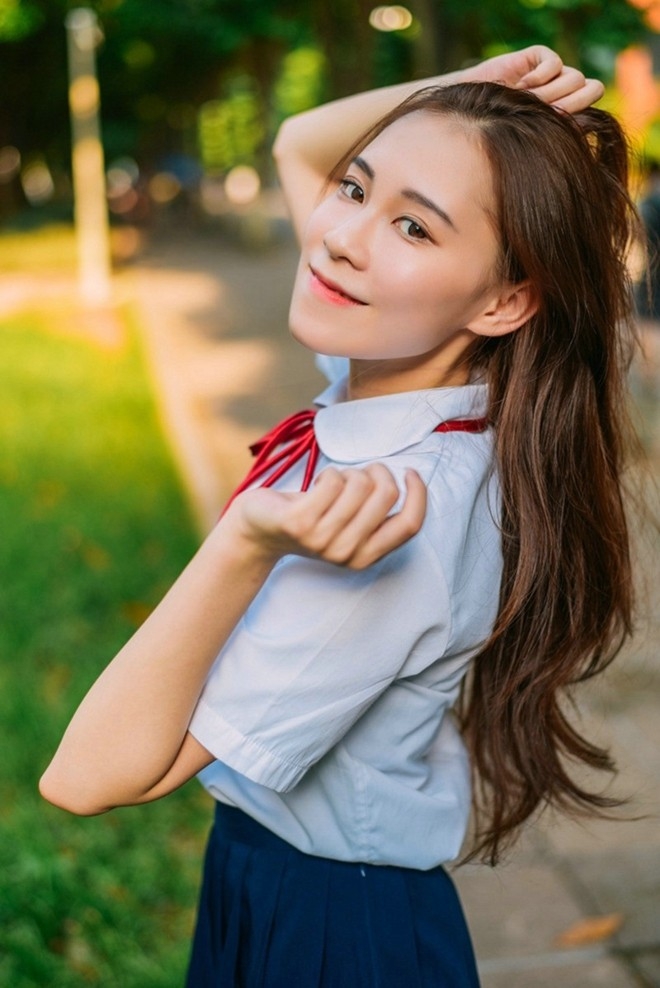 阳光学生制服美眉户外校园气息唯美气质写真图片