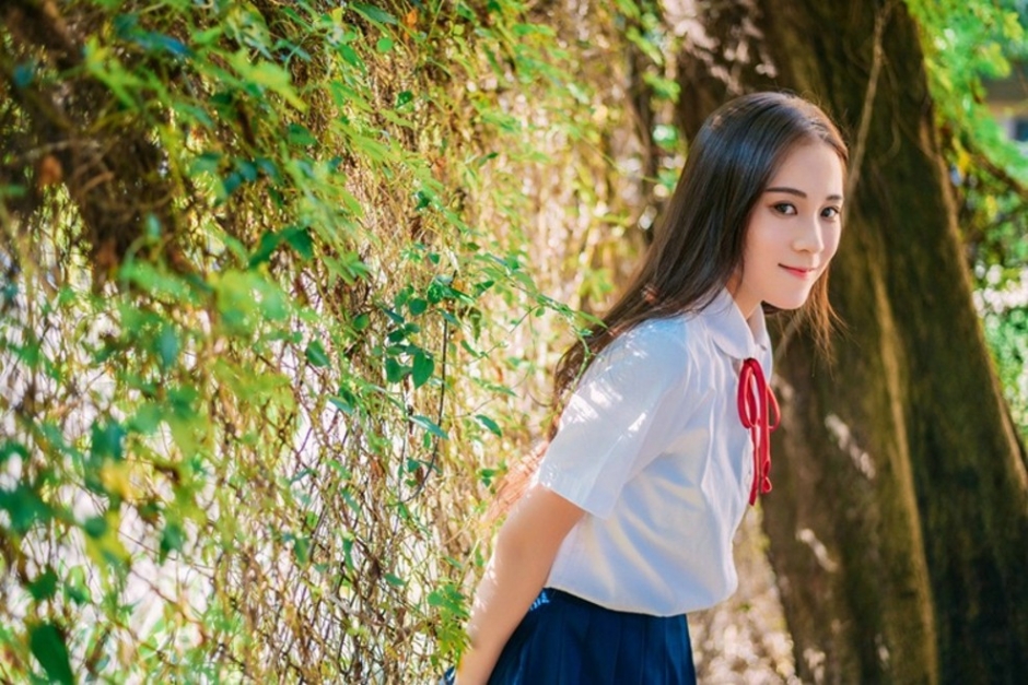 阳光学生制服美眉户外校园气息唯美气质写真图片