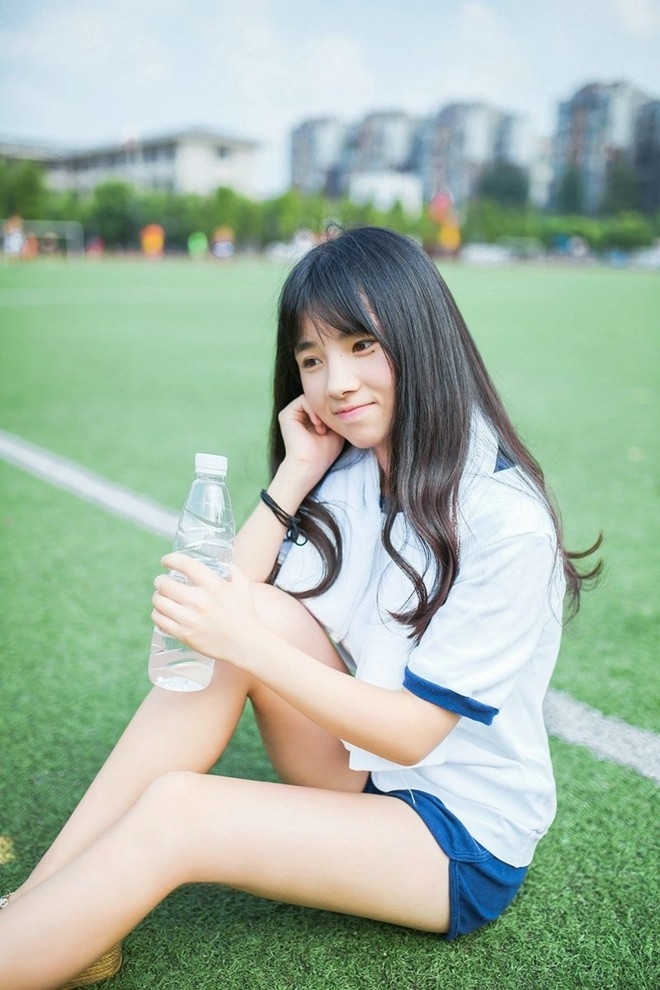 日本美女学生妹校园风俏皮唯美可爱户外美女图片