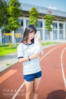 日本美女学生妹校园风俏皮唯美可爱户外美女图片