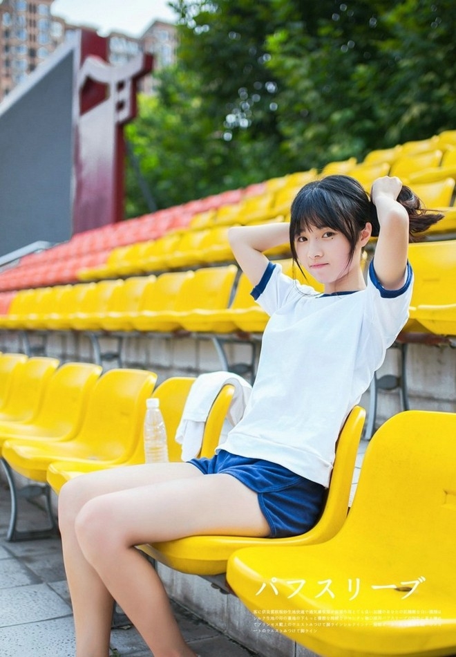 日本美女学生妹校园风俏皮唯美可爱户外美女图片