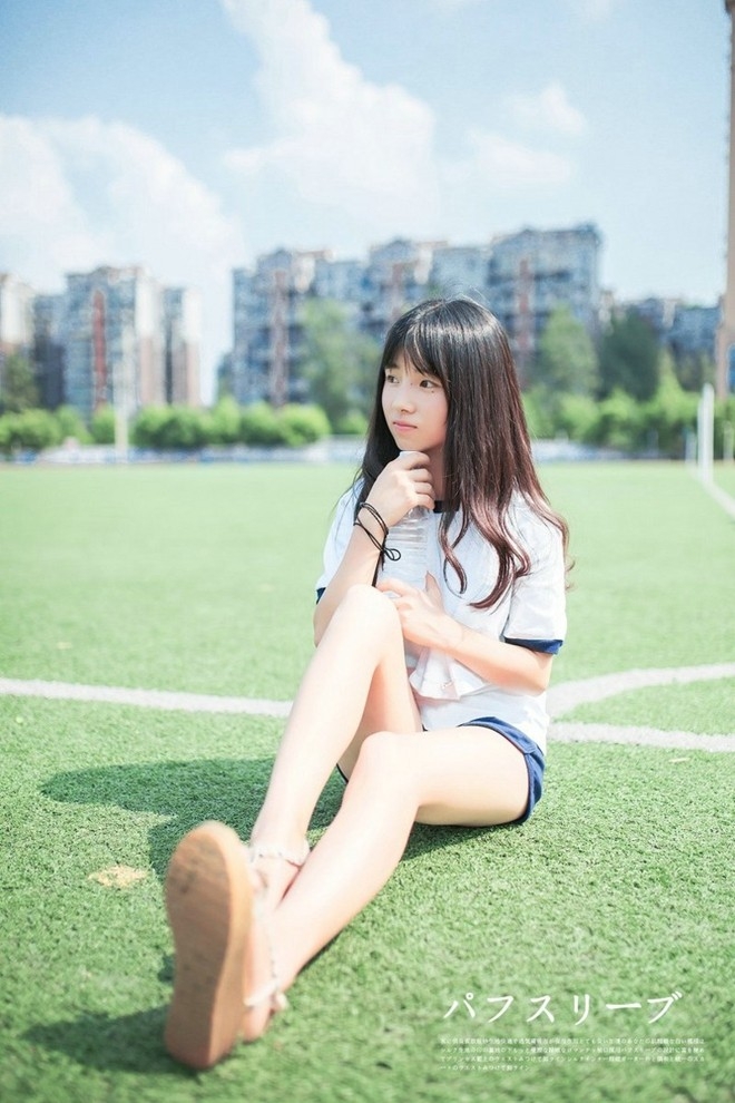 日本美女学生妹校园风俏皮唯美可爱户外美女图片