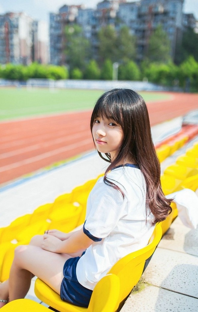 日本美女学生妹校园风俏皮唯美可爱户外美女图片