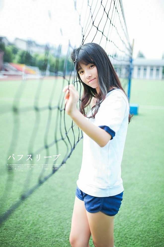 日本美女学生妹校园风俏皮唯美可爱户外美女图片