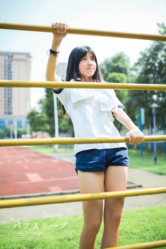 日本美女学生妹校园风俏皮唯美可爱户外美女图片
