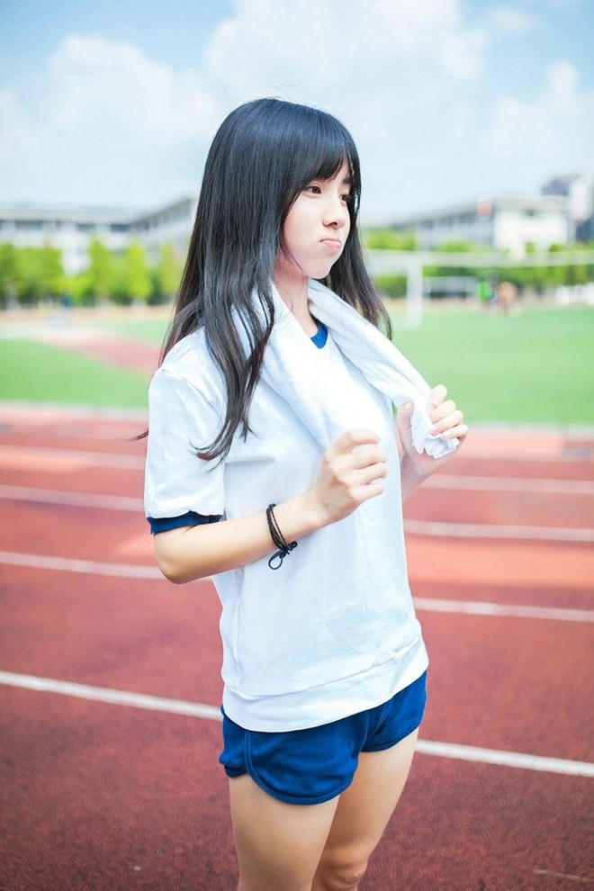 日本美女学生妹校园风俏皮唯美可爱户外美女图片