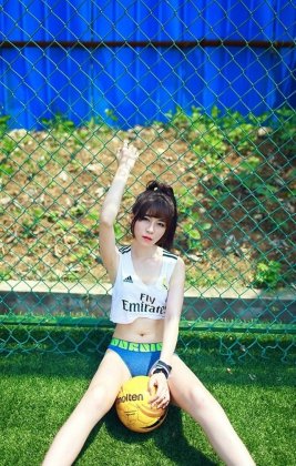 性感火辣足球宝贝大胸翘臀诱人户外销魂小蛮腰美腿写真