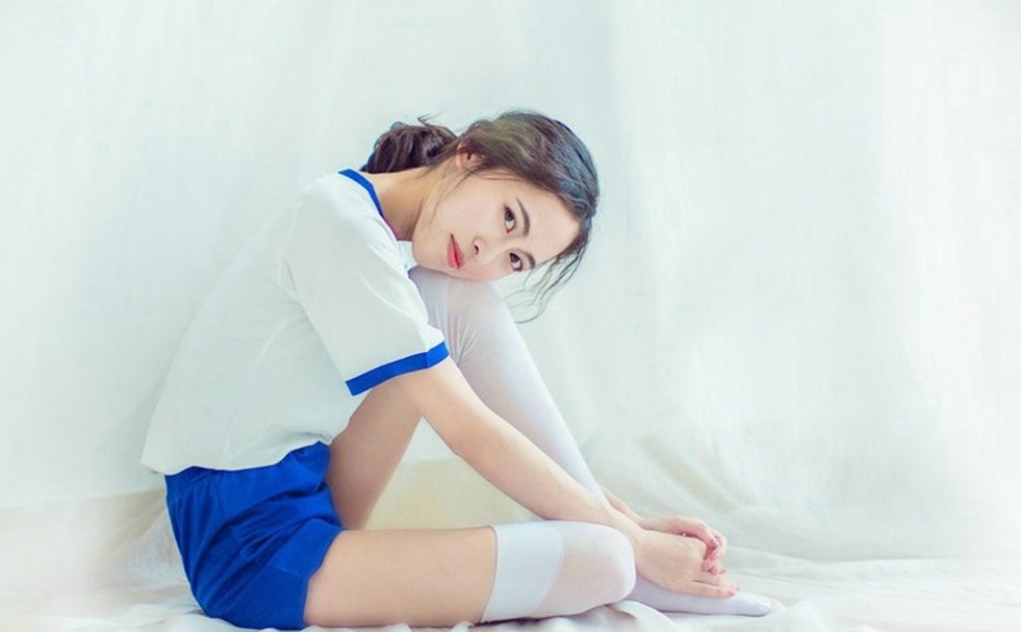 俏皮可爱吃西瓜美少女唯美清甜可人私房照