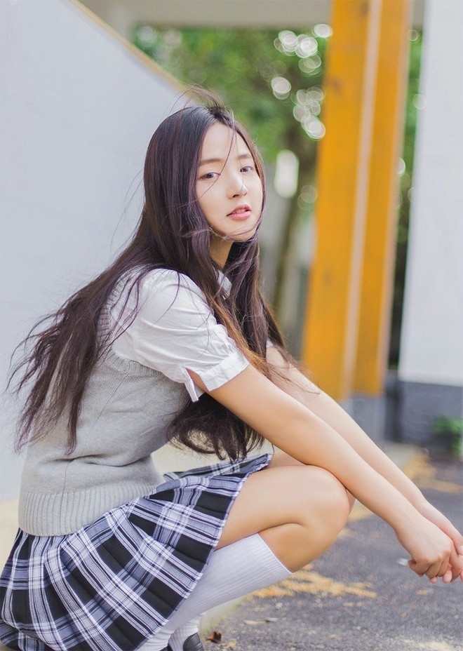 长筒袜日系骑单车校服美女学生妹清纯甜美微笑图片