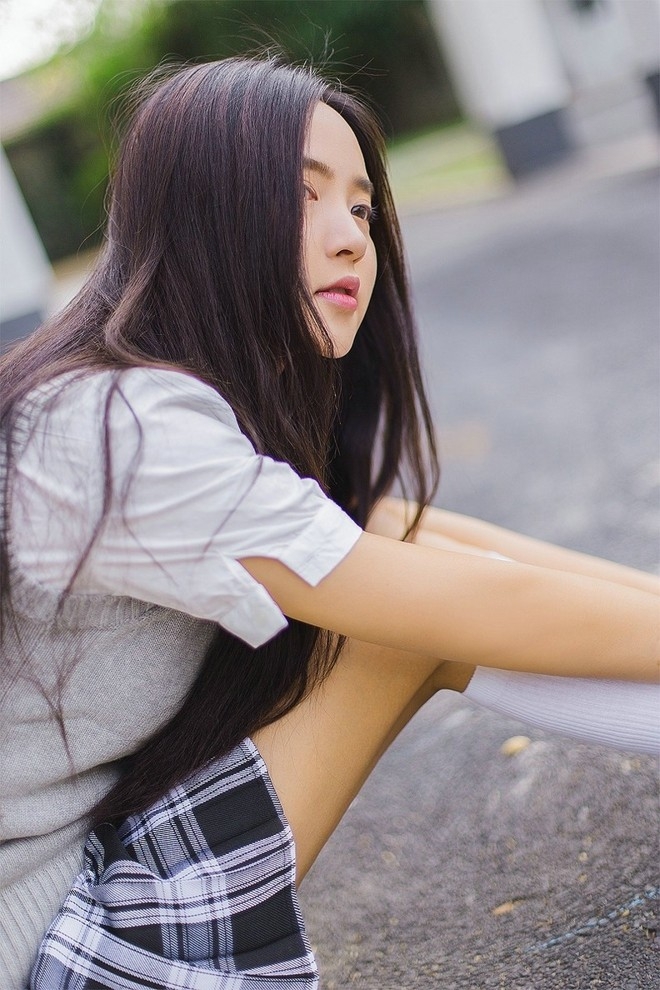 长筒袜日系骑单车校服美女学生妹清纯甜美微笑图片