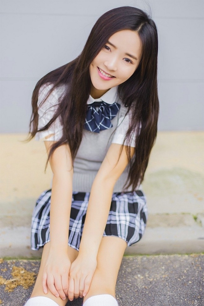 长筒袜日系骑单车校服美女学生妹清纯甜美微笑图片