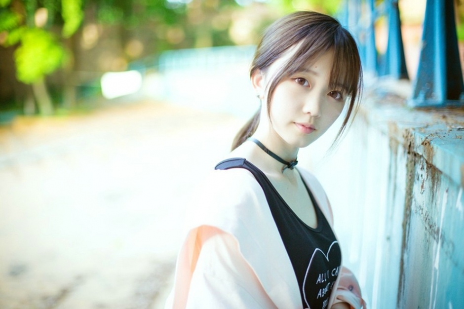 清纯校园美女学生妹户外阳光俏皮唯美写真