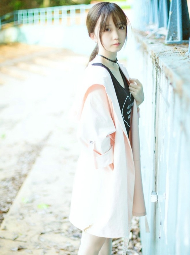 清纯校园美女学生妹户外阳光俏皮唯美写真