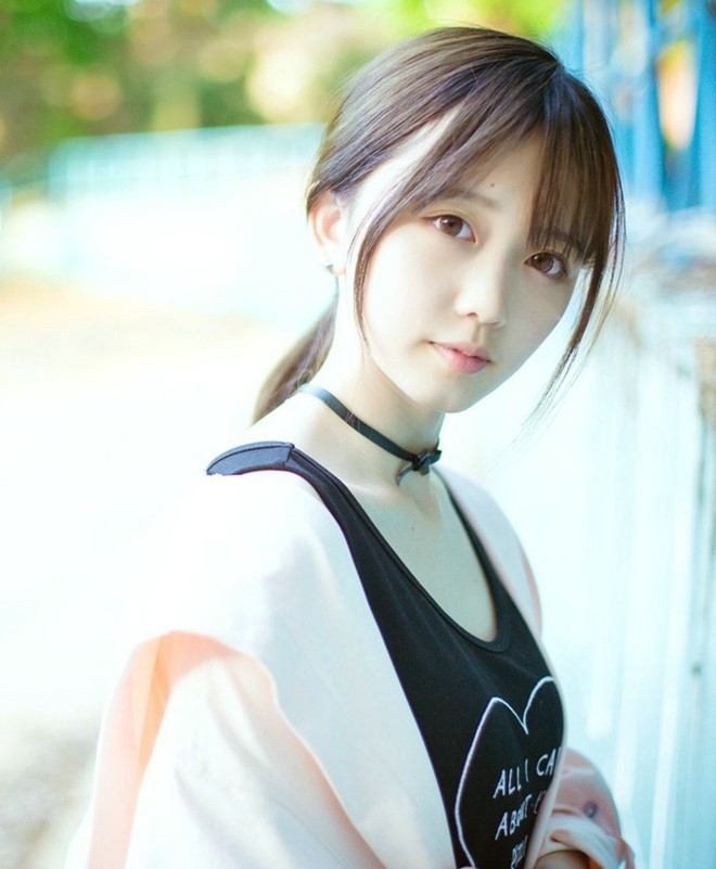 清纯校园美女学生妹户外阳光俏皮唯美写真