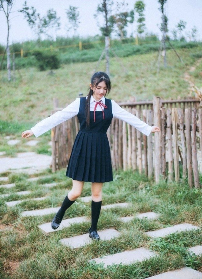 清纯校园美女学生妹户外阳光俏皮唯美写真