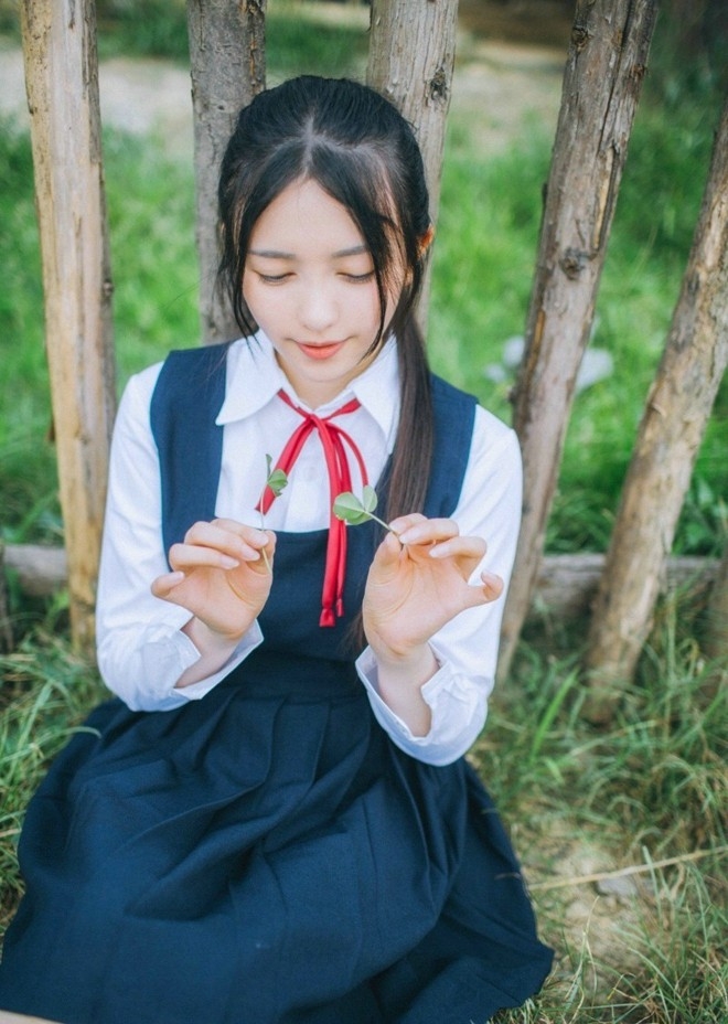 清纯校园美女学生妹户外阳光俏皮唯美写真