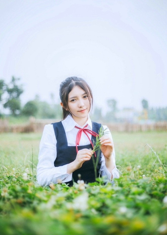 清纯校园美女学生妹户外阳光俏皮唯美写真