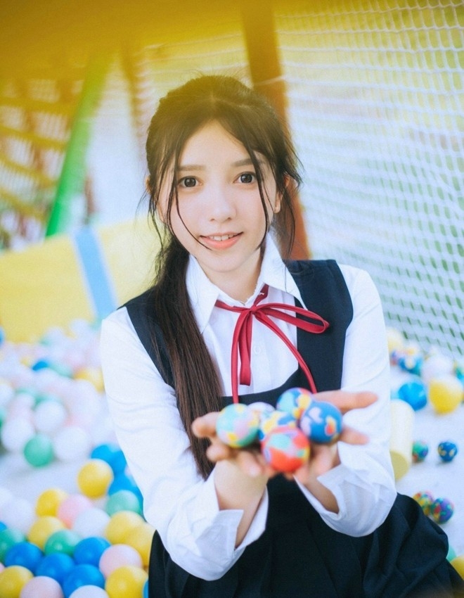 清纯校园美女学生妹户外阳光俏皮唯美写真