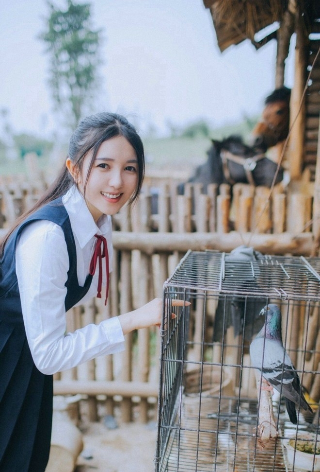 清纯校园美女学生妹户外阳光俏皮唯美写真