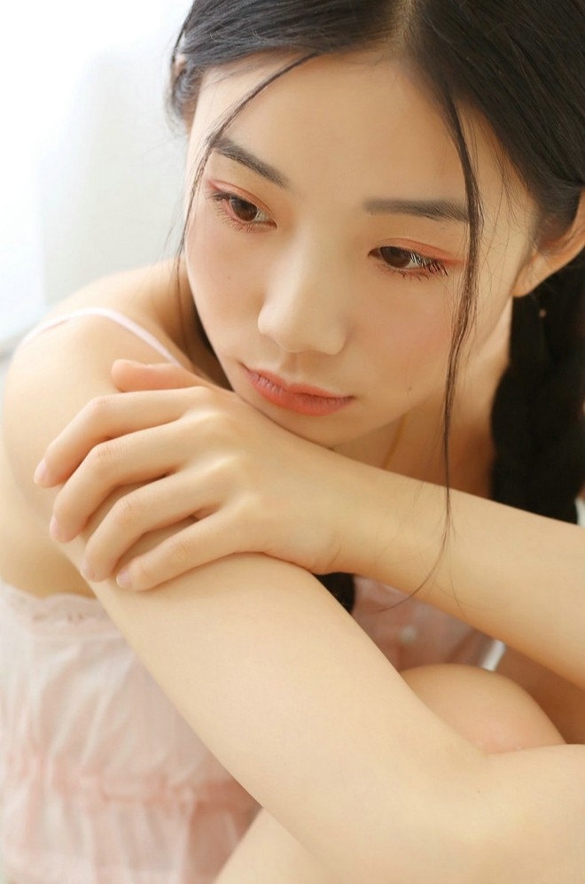 可爱双马尾酒窝美女甜美清新私房写真