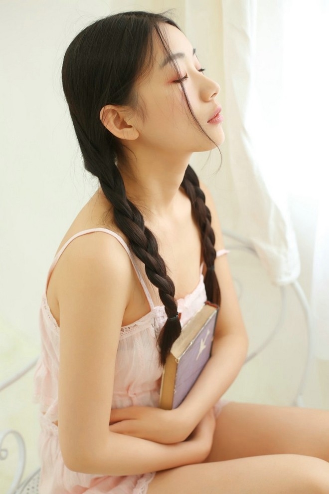 可爱双马尾酒窝美女甜美清新私房写真