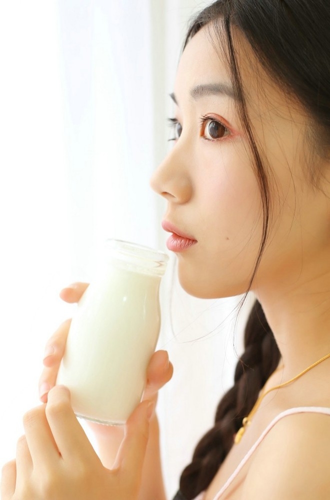 可爱双马尾酒窝美女甜美清新私房写真