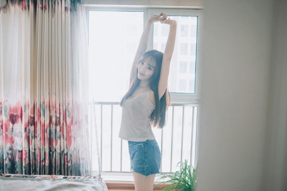 居家吊带萌妹子高清夏日清甜私写真