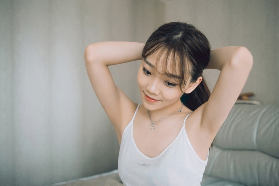 居家吊带萌妹子高清夏日清甜私写真