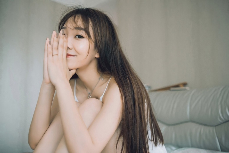 居家吊带萌妹子高清夏日清甜私写真