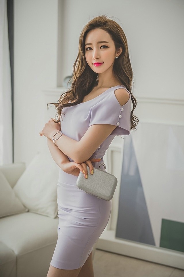 浅紫色美裙酥胸美女嫩模销魂红唇迷人身姿妩媚写真