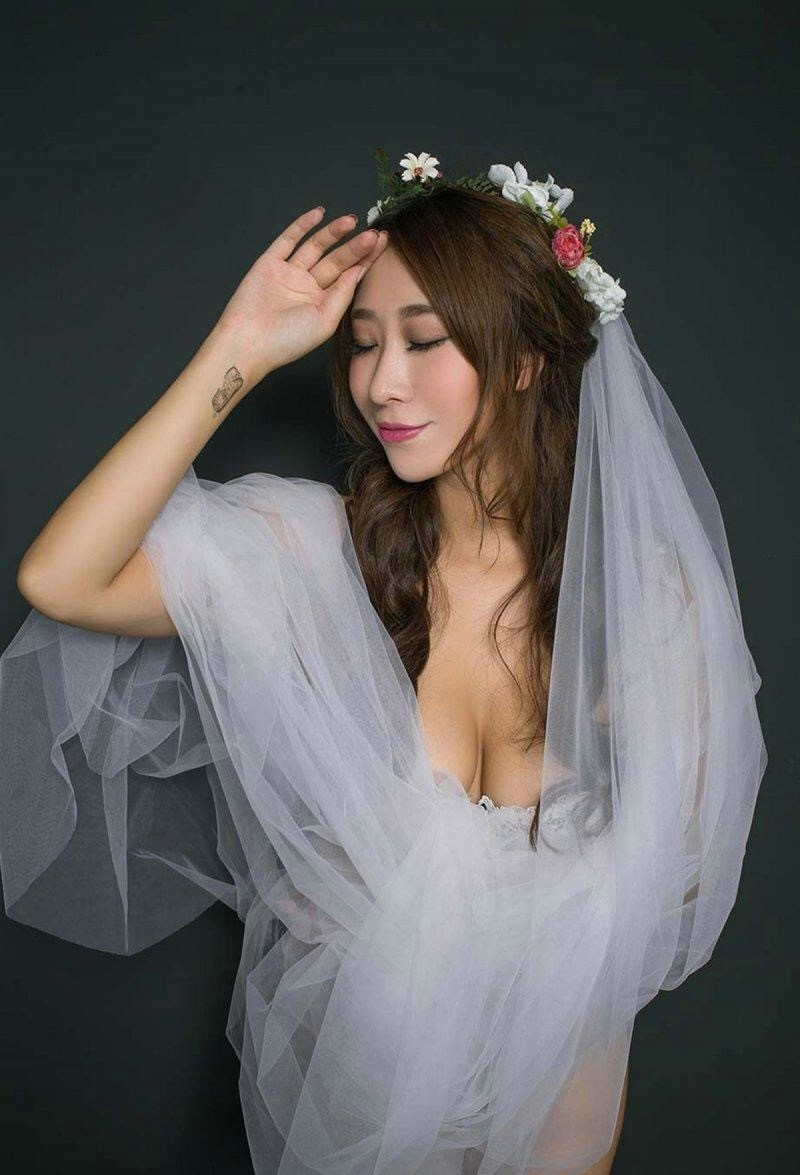 爆乳小清新美女性感内衣马尾辫翘臀诱惑写真