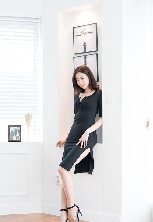 韩国性感美女酥胸美腿魔鬼曲线身材撩人私房写真图集