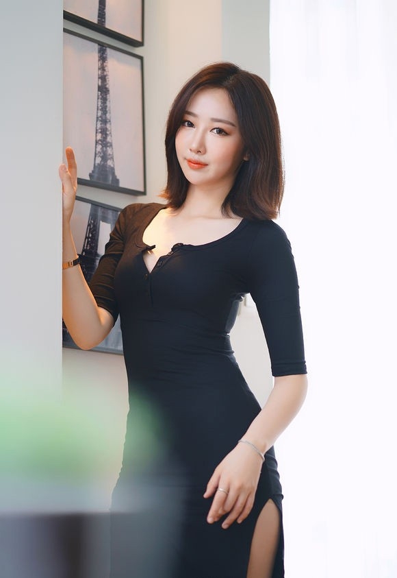 韩国性感美女酥胸美腿魔鬼曲线身材撩人私房写真图集