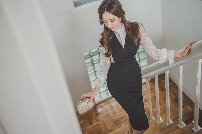 姿态妩媚撩人碎花连衣裙美女娇艳红唇性感美女诱惑写真