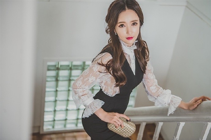 姿态妩媚撩人碎花连衣裙美女娇艳红唇性感美女诱惑写真