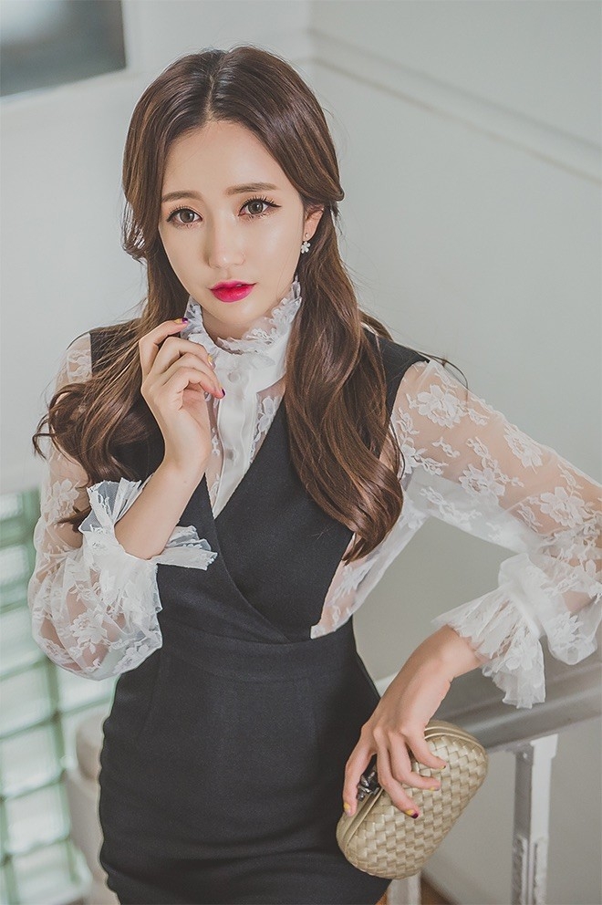 姿态妩媚撩人碎花连衣裙美女娇艳红唇性感美女诱惑写真