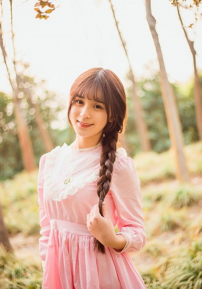 清纯马尾辫粉嫩美女嘴叼樱花唯美清新写真