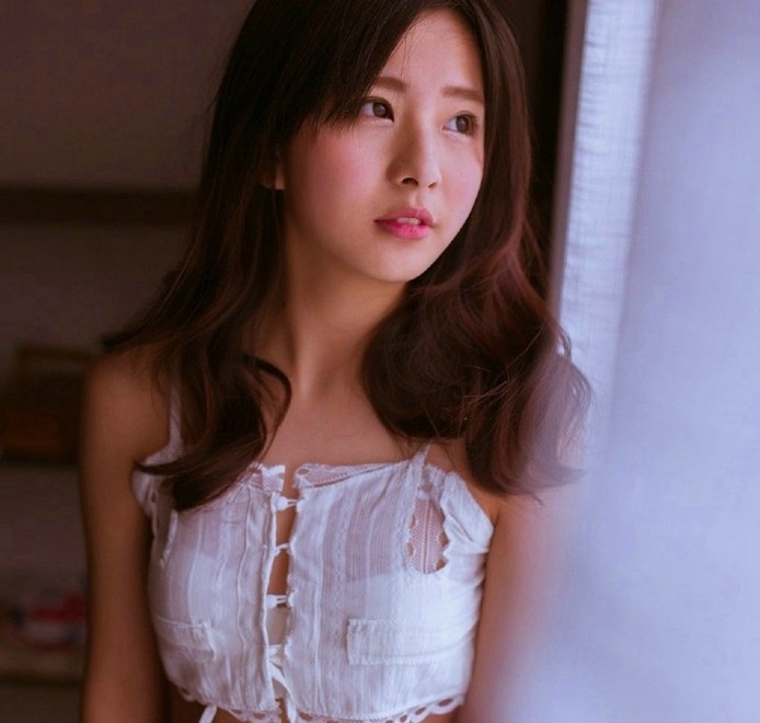 白嫩清纯玉体丰满美少女白色蕾丝甜美迷人私房写真