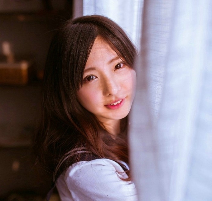 白嫩清纯玉体丰满美少女白色蕾丝甜美迷人私房写真