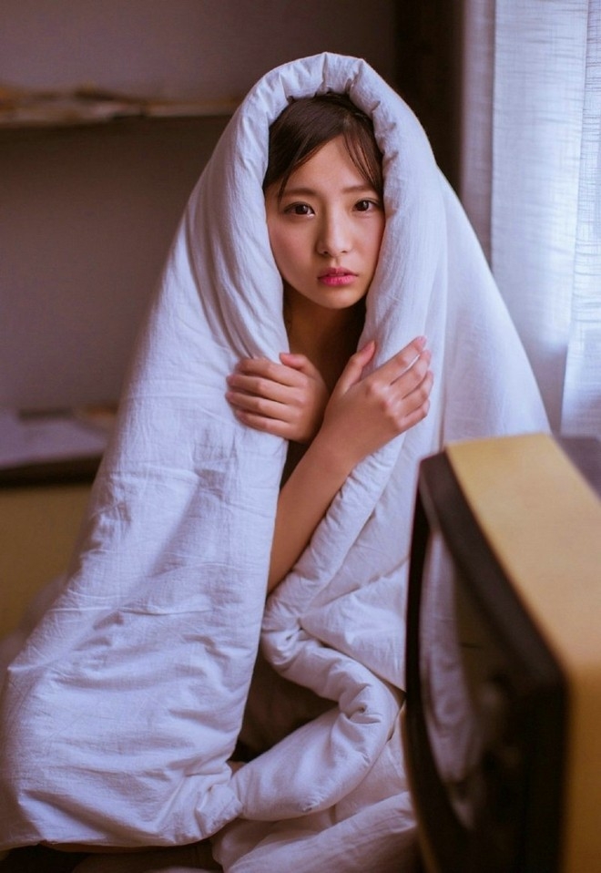 白嫩清纯玉体丰满美少女白色蕾丝甜美迷人私房写真