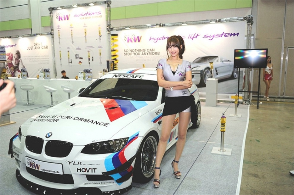 韩国美女车模美腿爆乳高清香车美女图片