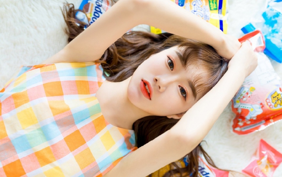 小清新美女眼神无辜温柔唯美居家生活写真