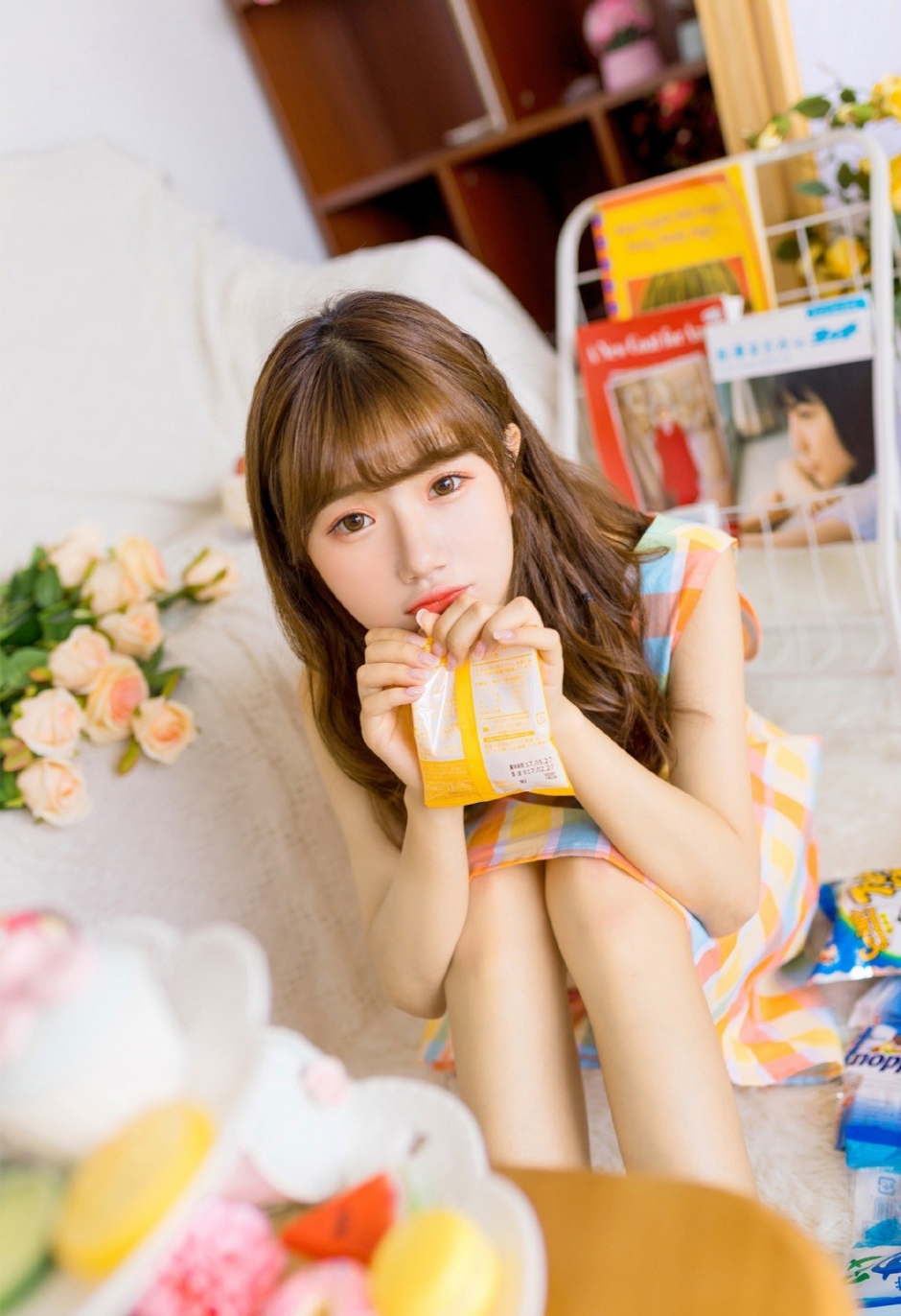 小清新美女眼神无辜温柔唯美居家生活写真