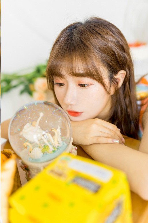 小清新美女眼神无辜温柔唯美居家生活写真