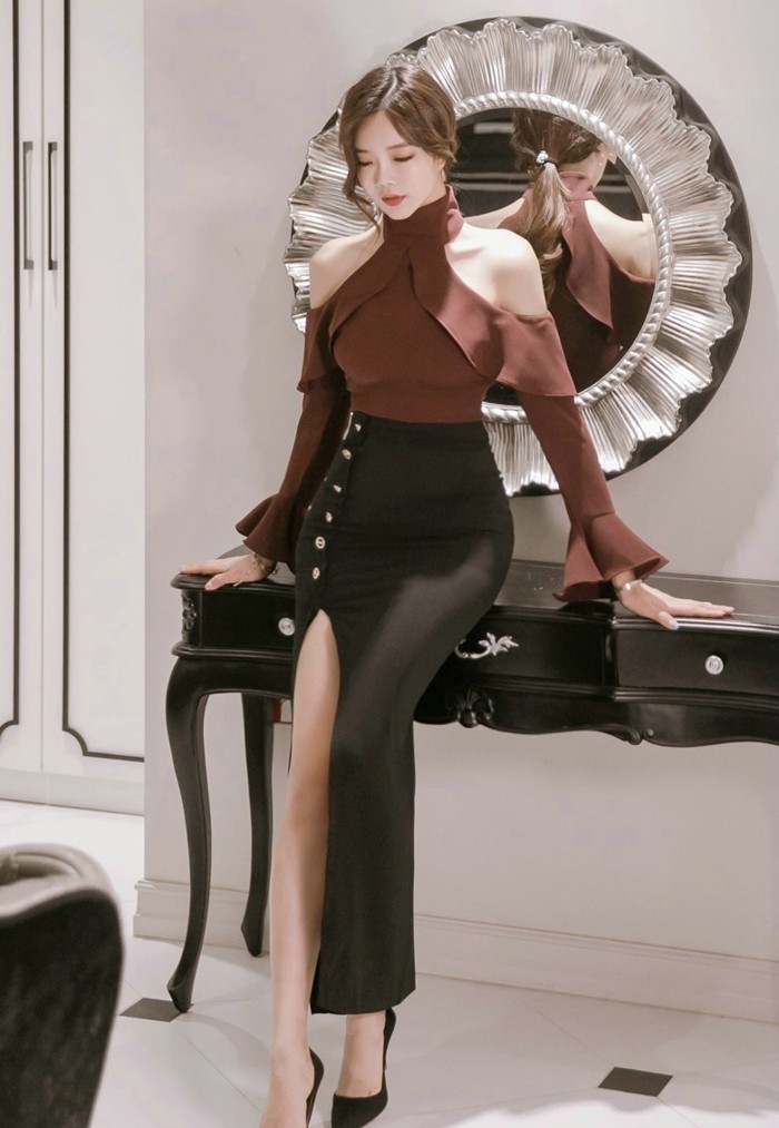 露肩荷叶边紧身美女模特性感火辣身材白领诱惑图片