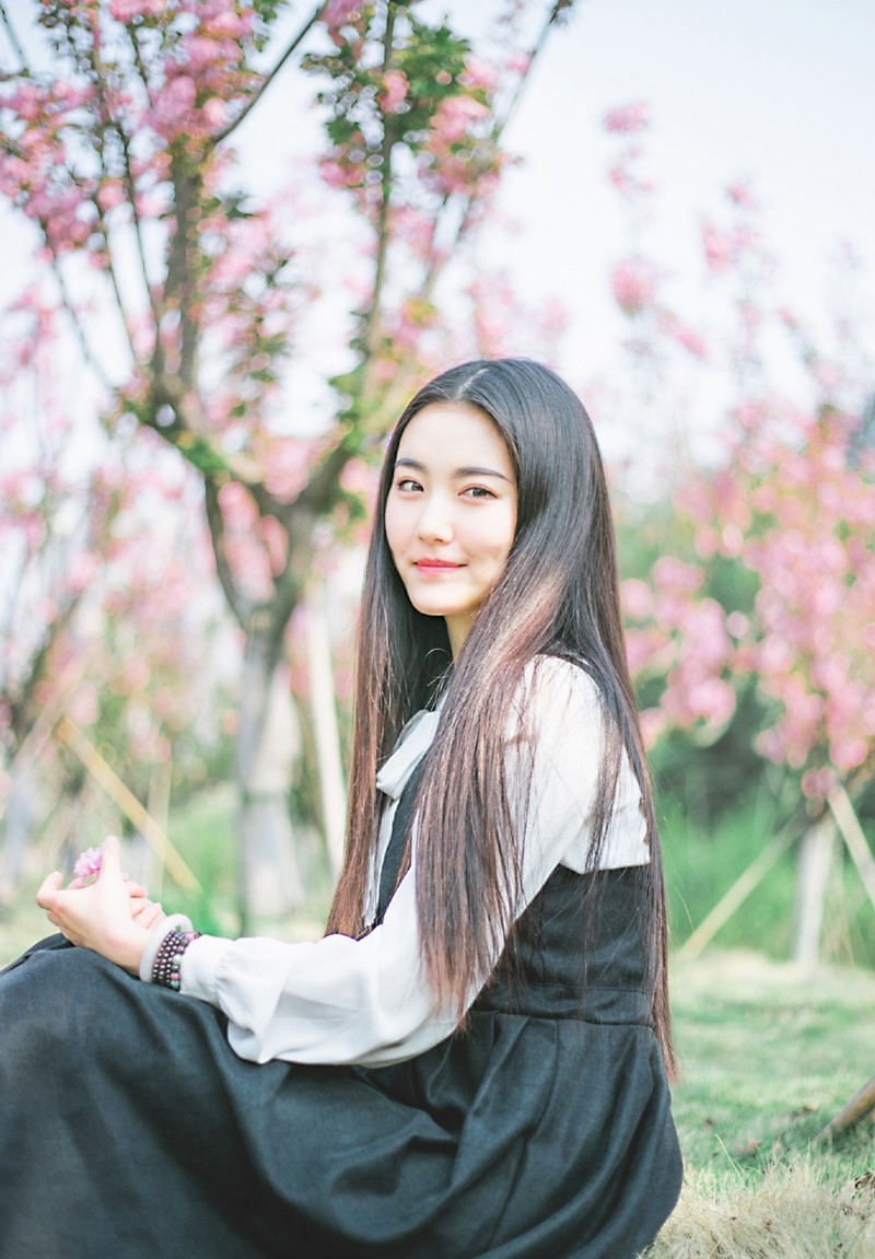 黑长直美女大学生妹户外清纯唯美摄影图片