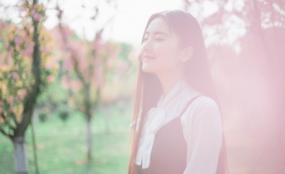 黑长直美女大学生妹户外清纯唯美摄影图片