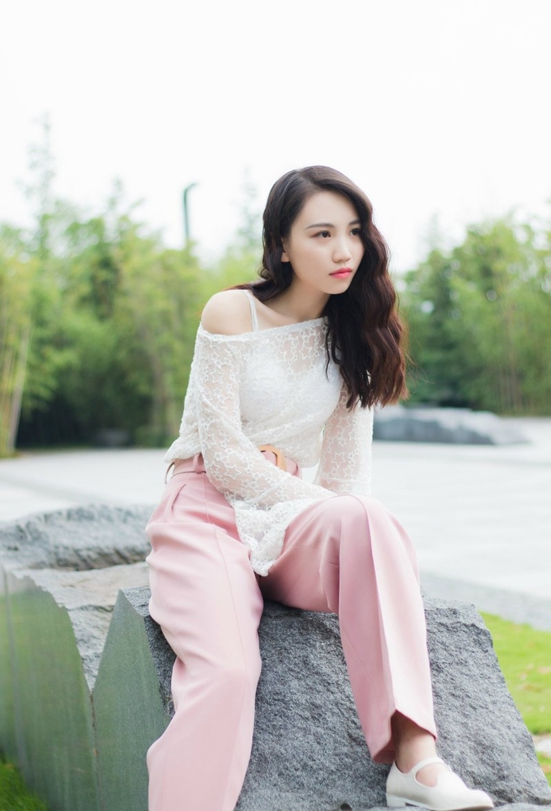 黑长直美女大学生妹户外清纯唯美摄影图片