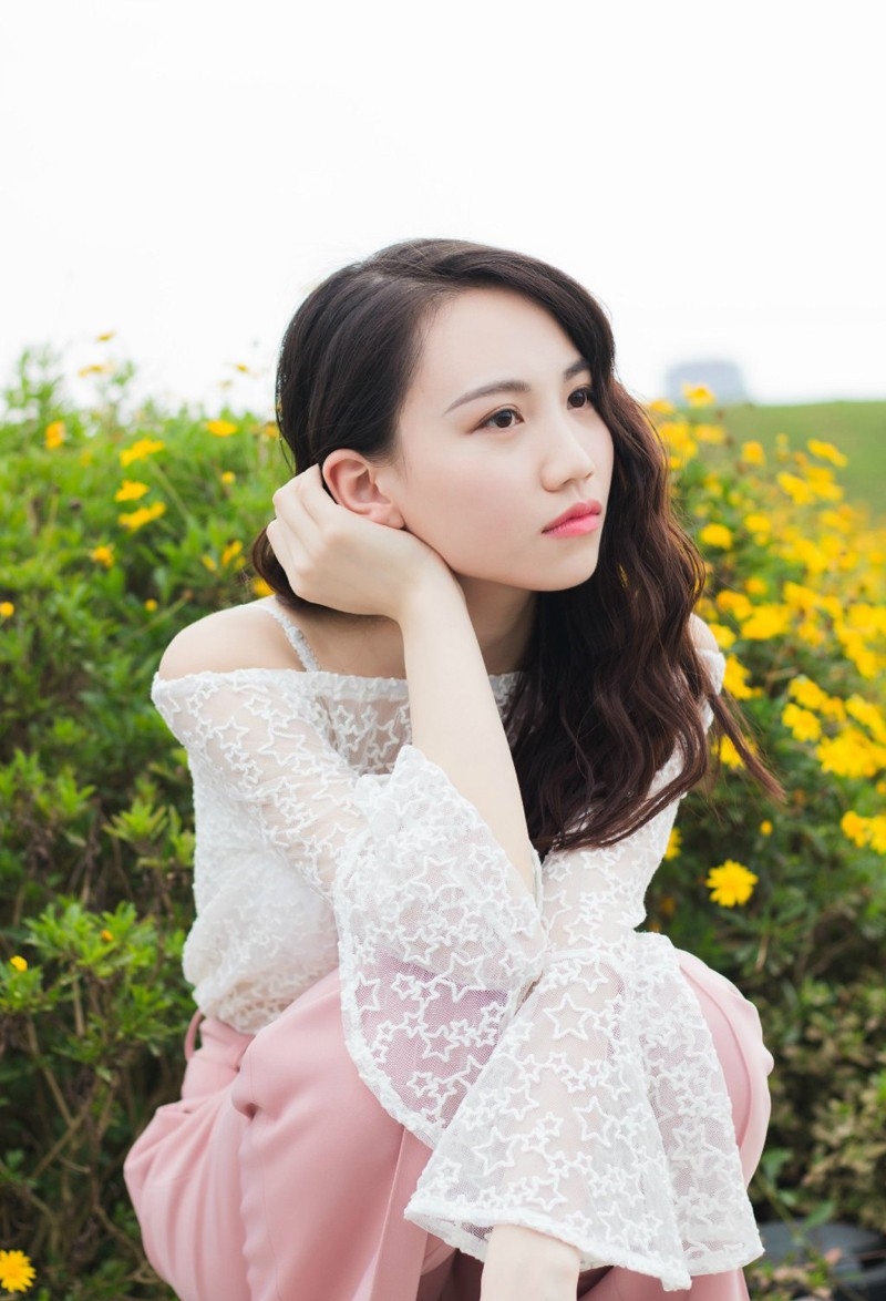 黑长直美女大学生妹户外清纯唯美摄影图片